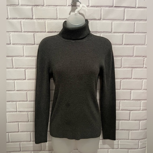 PREMISE women gray turtle neck sweater /size L - Picture 3 of 8